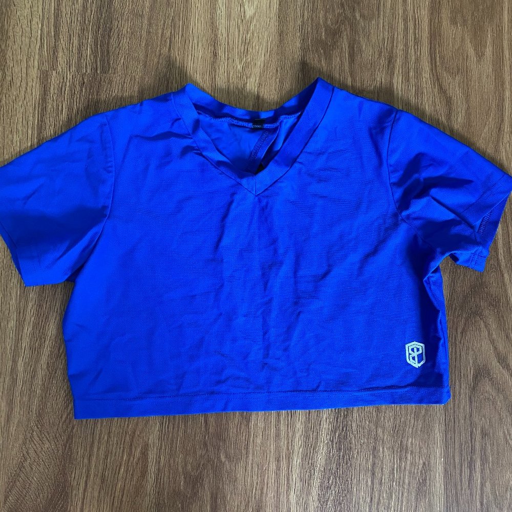 Size small Born Primitive cropped shirt